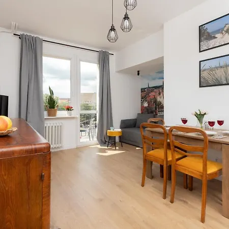 Podwale Staromiejskie With Balcony By Renters Apartment