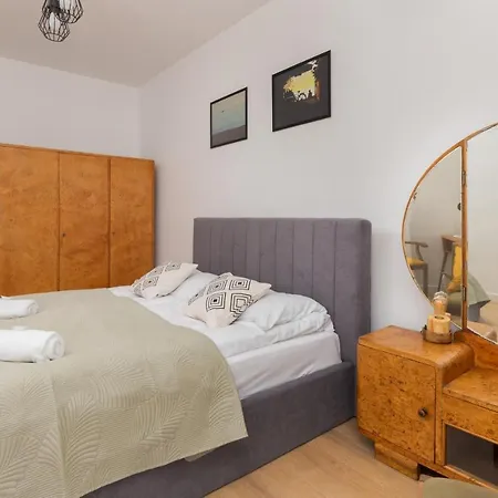 Podwale Staromiejskie With Balcony By Renters Apartment Gdansk