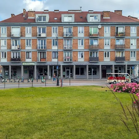 Podwale Staromiejskie With Balcony By Renters Apartment